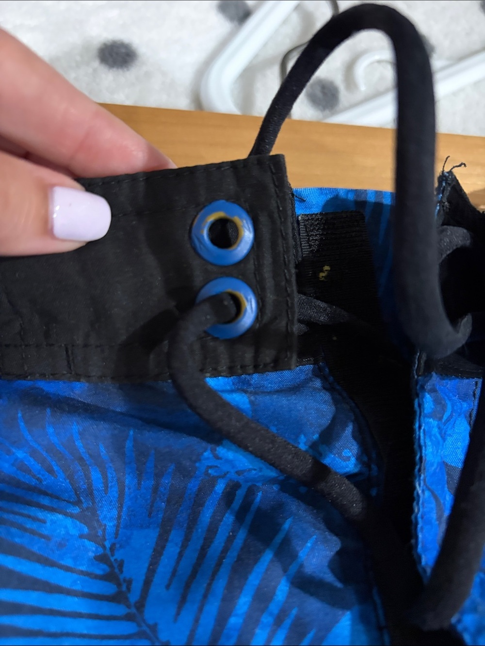 Men's Blue Tropical Print Swim Trunks - has wear - Picture 6 of 9